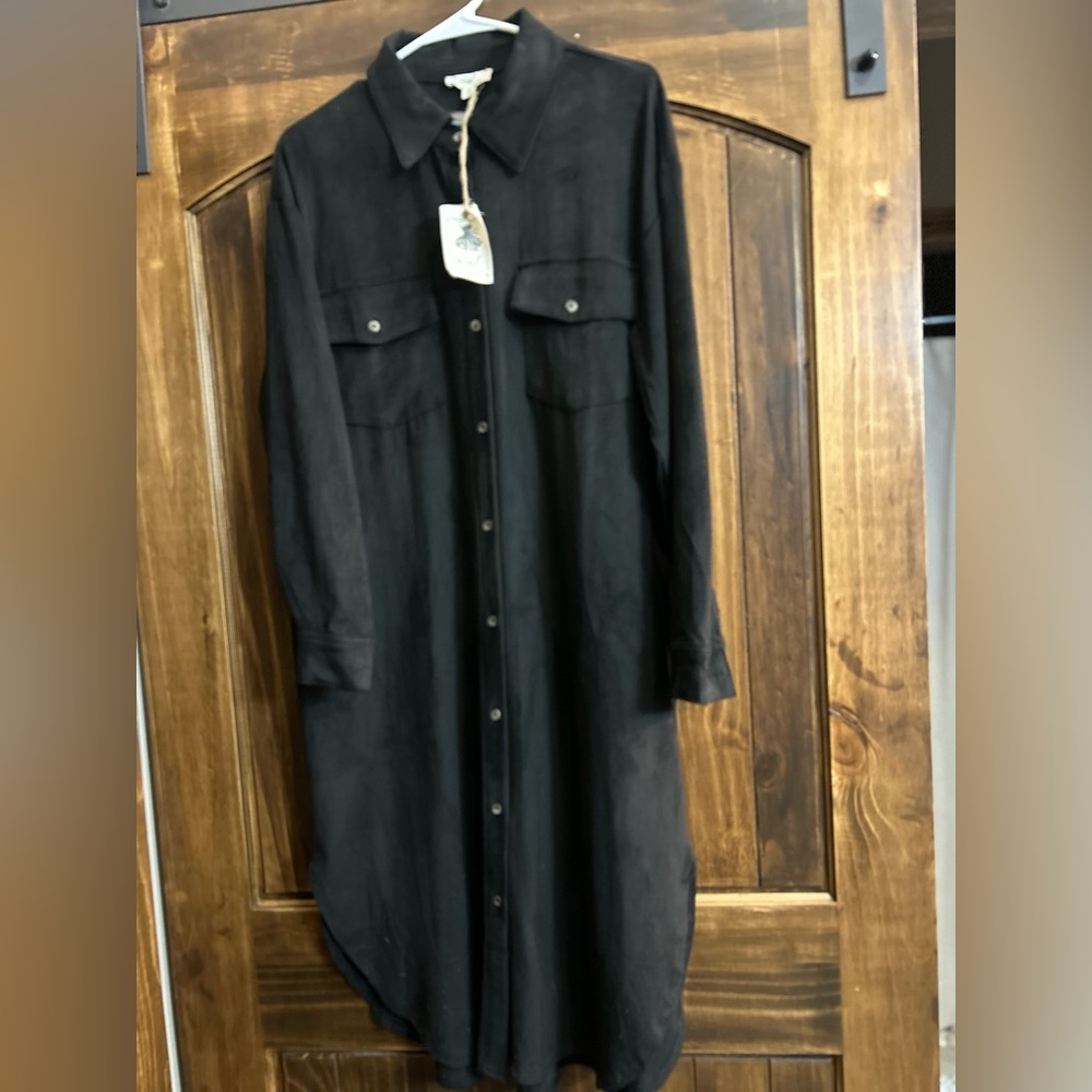 Easel of Los Angeles Black Collared Shirt Dress - Suede-like fabric - Picture 2 of 8